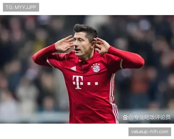 莱万多夫斯基上演帽子戏法，带领球队大胜对手防线失守