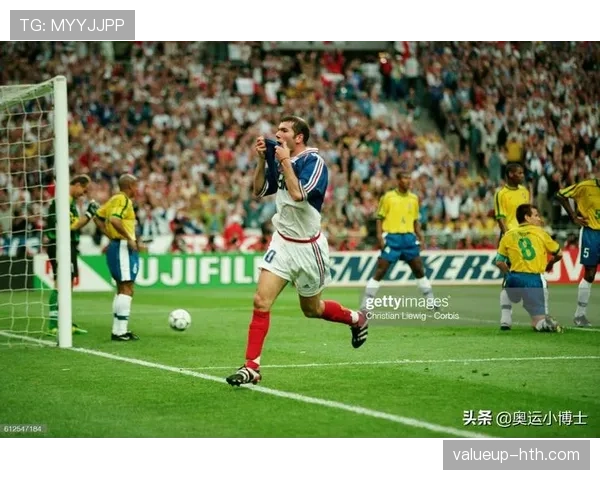 齐达内历史地位再掀讨论热潮，球坛传奇影响力引发广泛关注