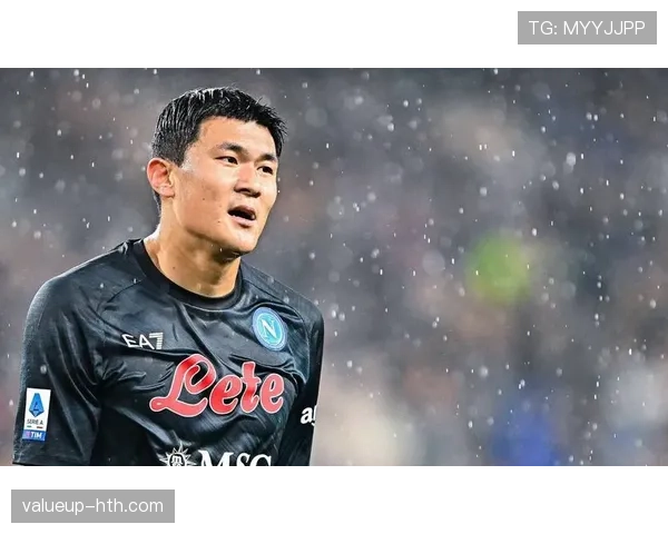 金玟哉带伤奋战,展现足球精神状态回暖,备受关注 金玟哉带伤奋战,展现足球精神状态回暖,备受关注