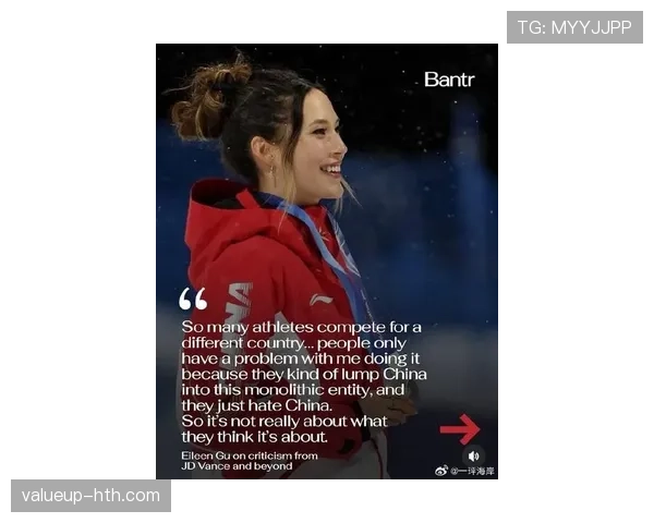 谷爱凌坐咖啡店像来打卡的学妹，桌上那部最新手机和名牌卡包把我看懵了